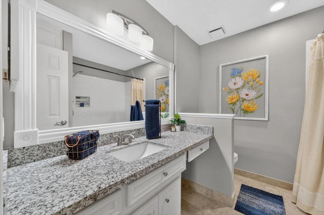 Photo of 1602 S Hearthside Drive
