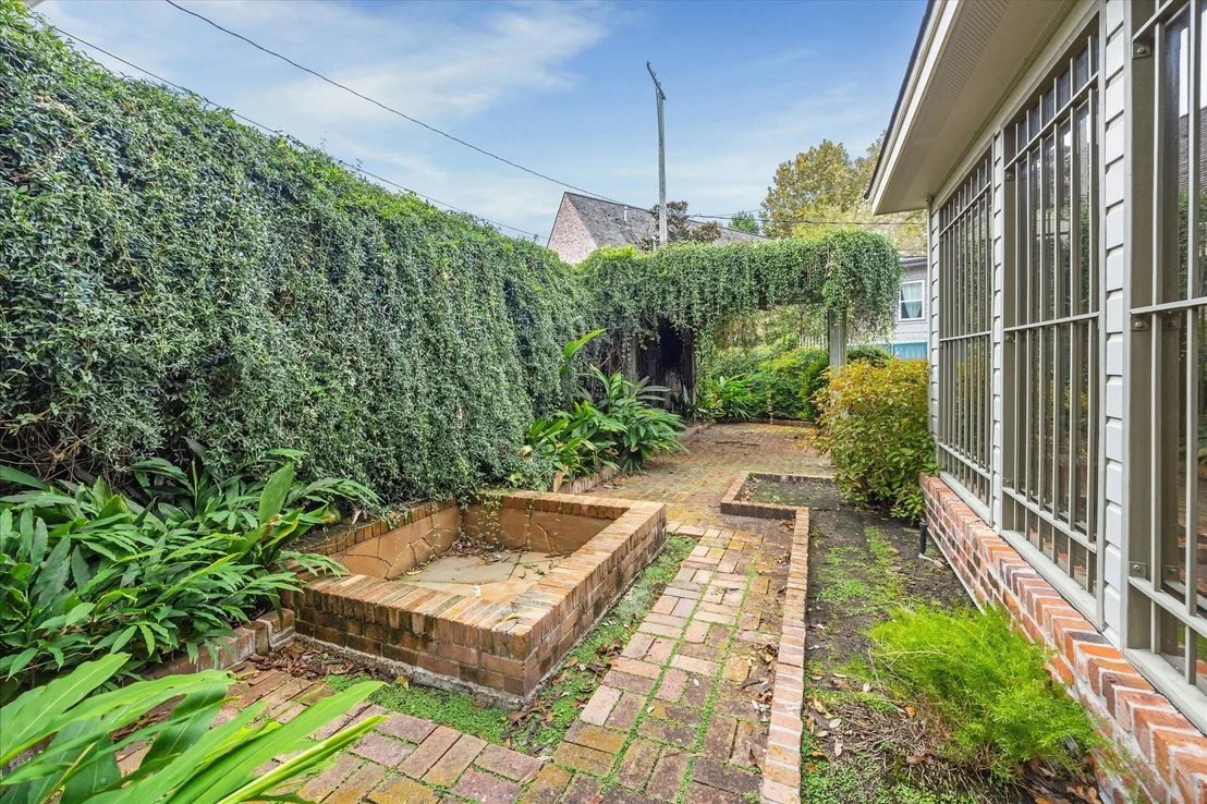 Photo of 914 S Shepherd Drive