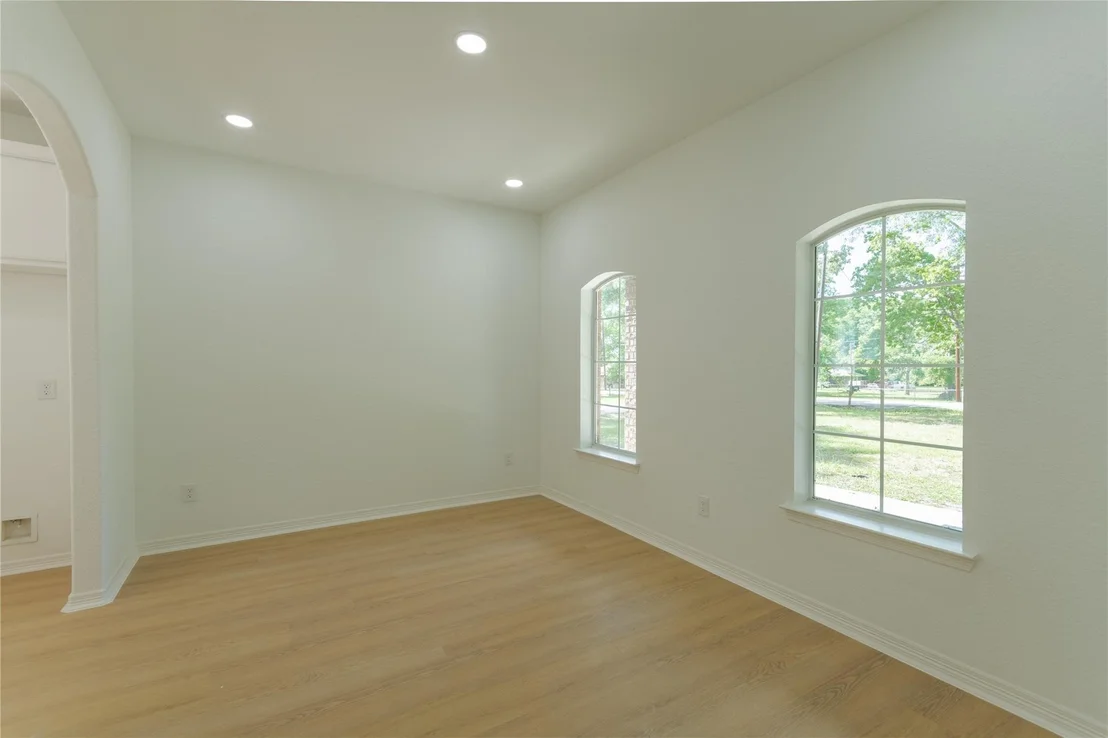 Photo of 1608 Southern Oaks Drive