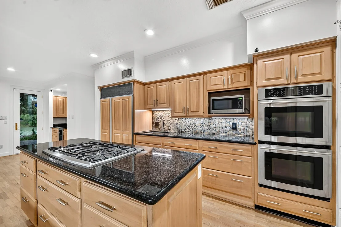 Photo of 407 Lakeside Boulevard