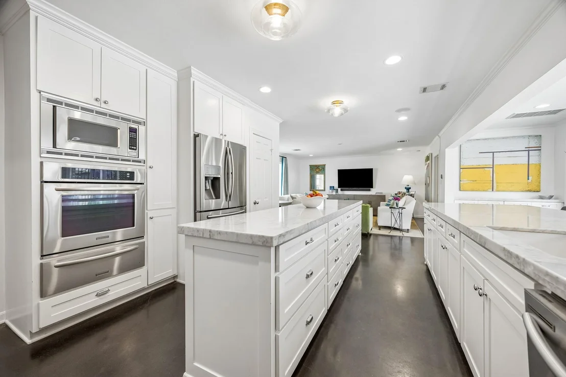 Photo of 6123 Riverview Way