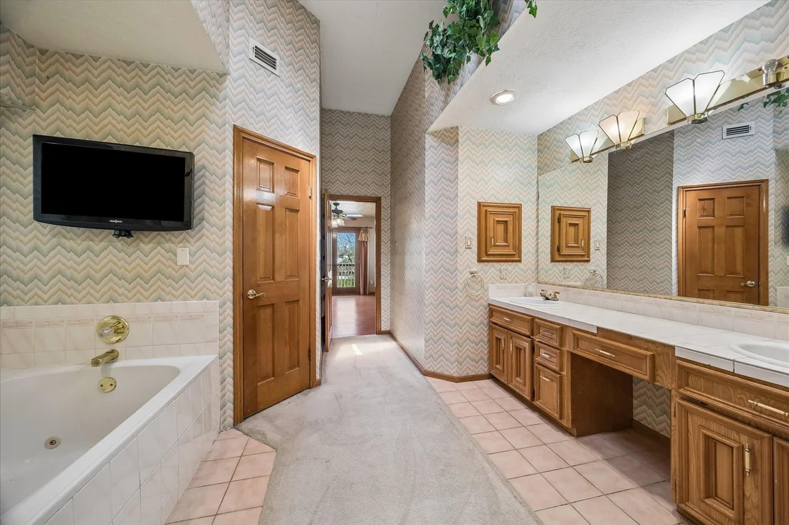 Photo of 1835 Raintree Circle