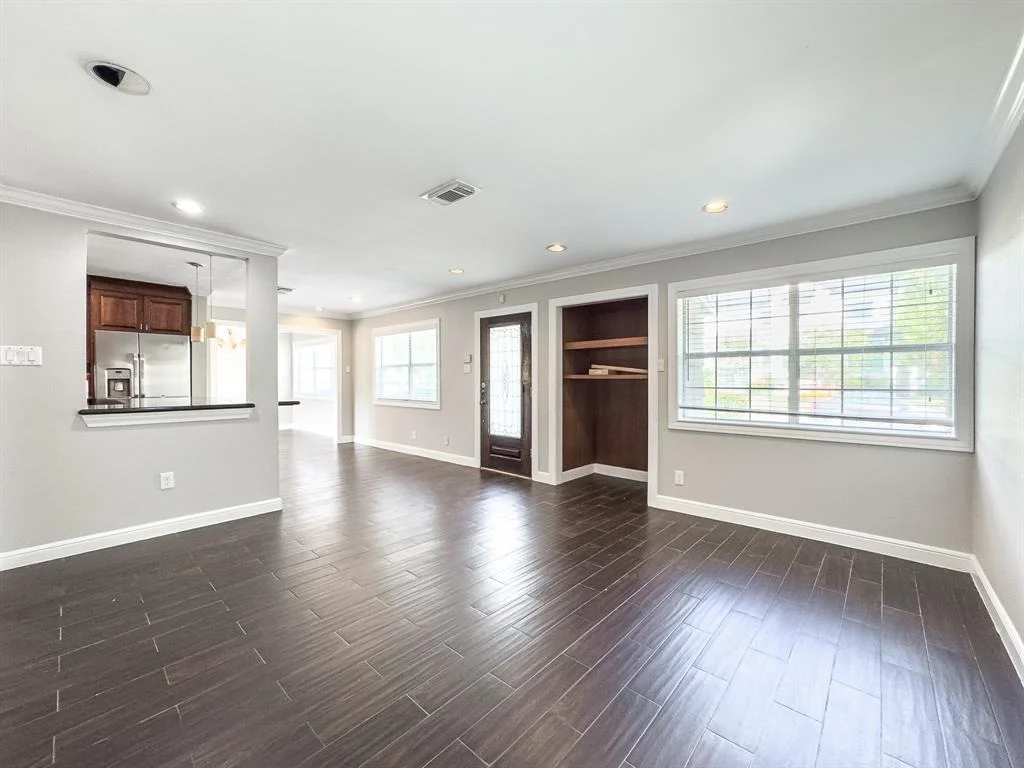 Photo of 4525 Maple Street