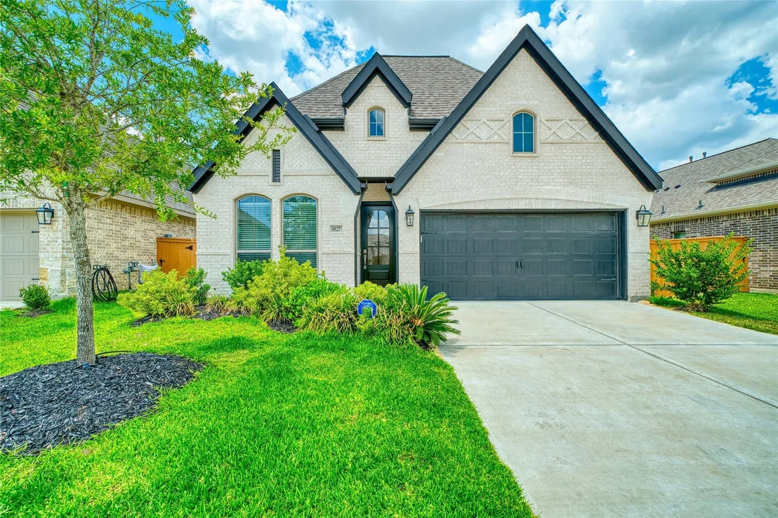 Photo of 8827 Harbor Pines Drive