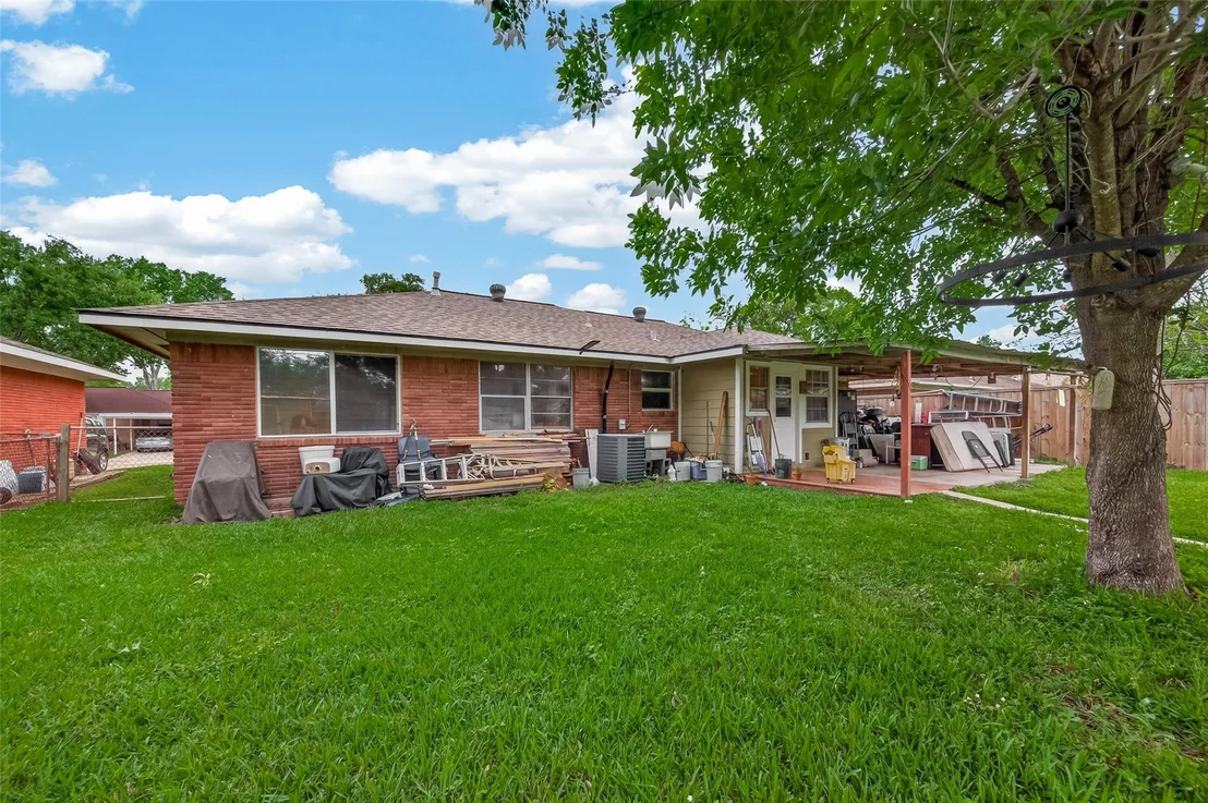 Photo of 2111 Hickory Lane