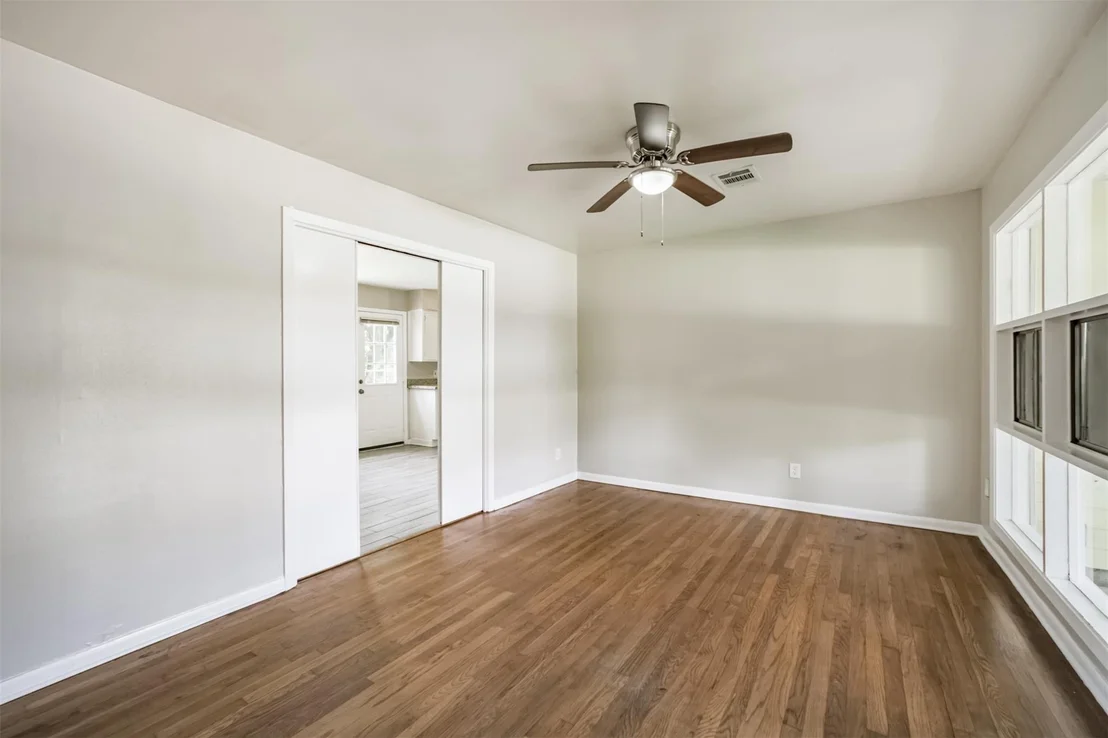 Photo of 1306 Glencrest Drive
