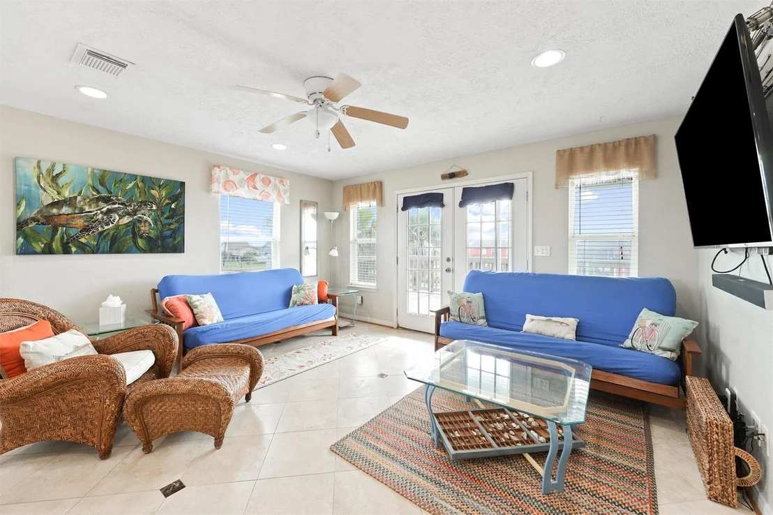 Photo of 904 Surf Drive
