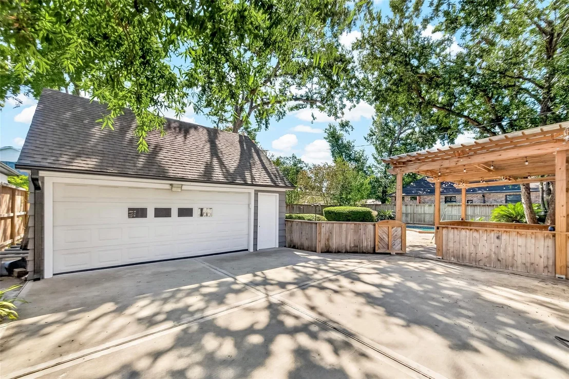 Photo of 418 N Wilcrest Drive