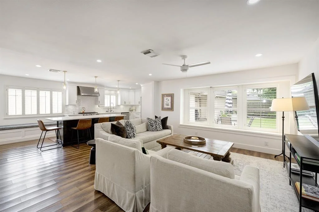 Photo of 918 N Wilcrest Drive