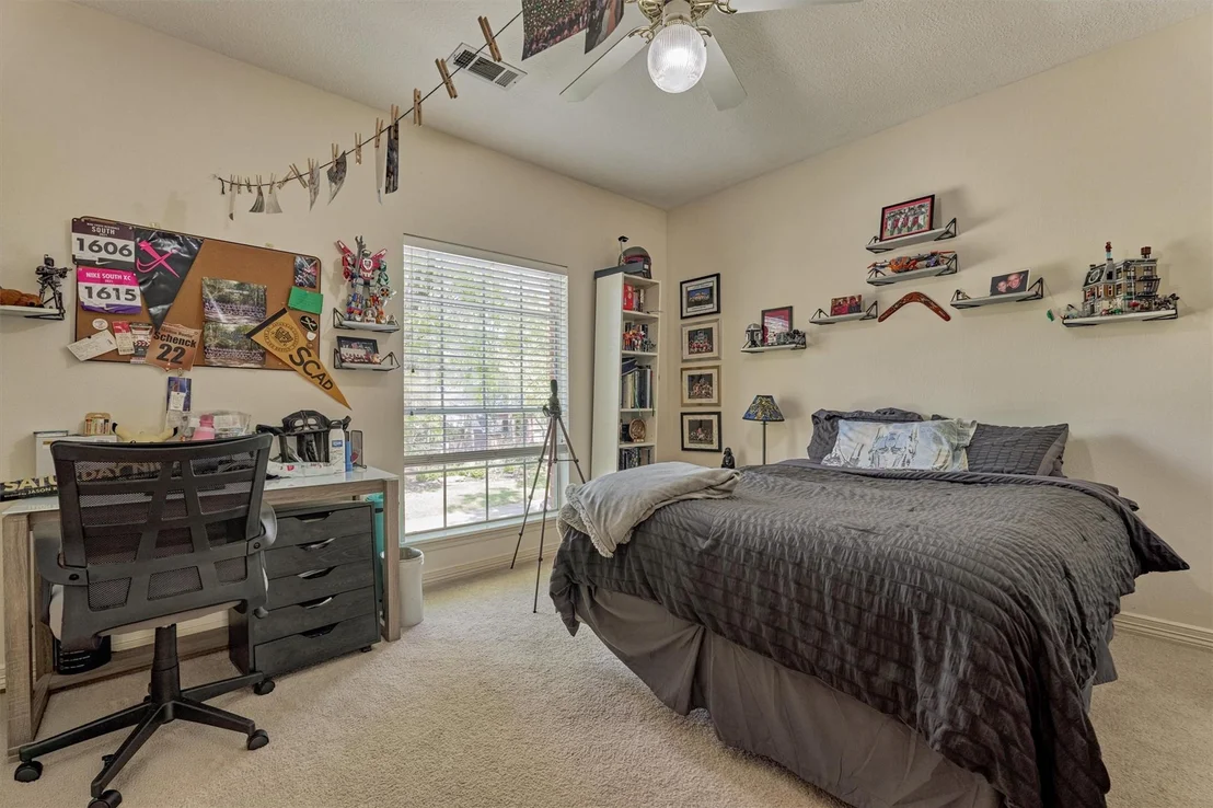 Photo of 115 E Shadowpoint Circle