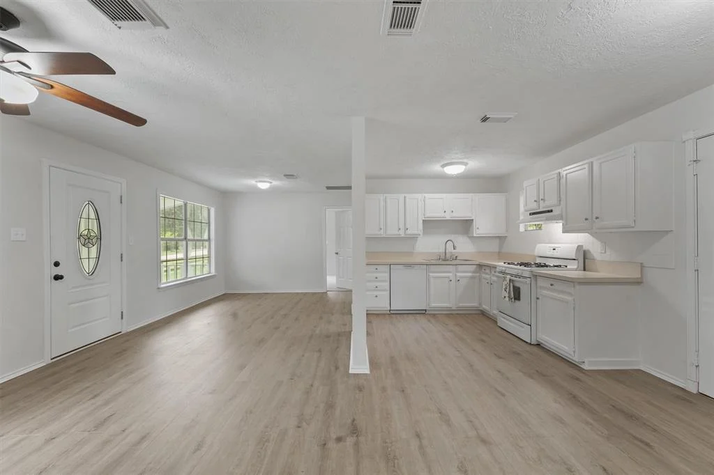 Photo of 1024 Columbia River Road