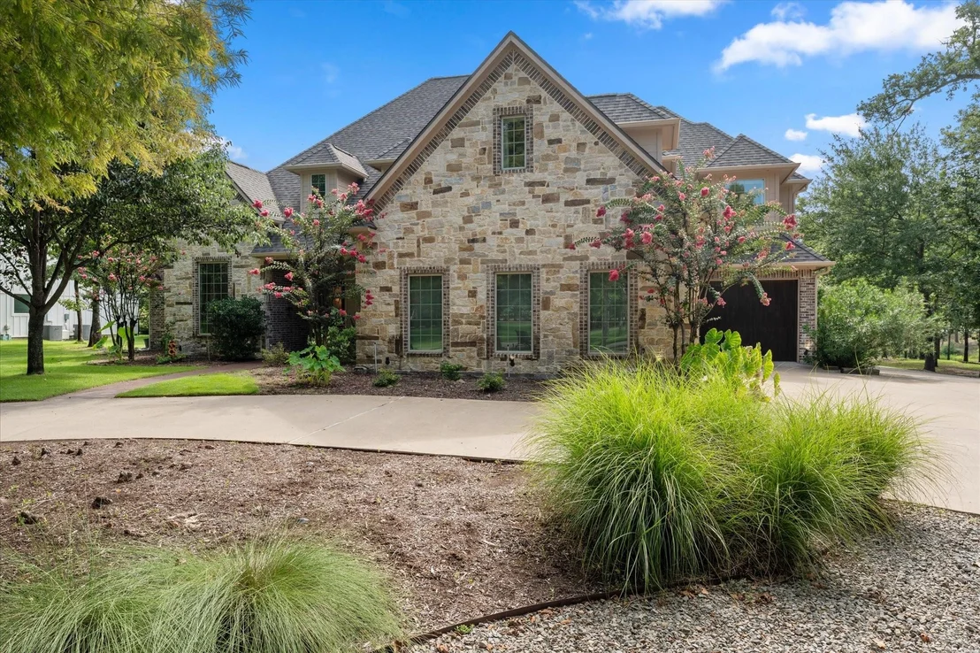 Photo of 940 Private Road 5980