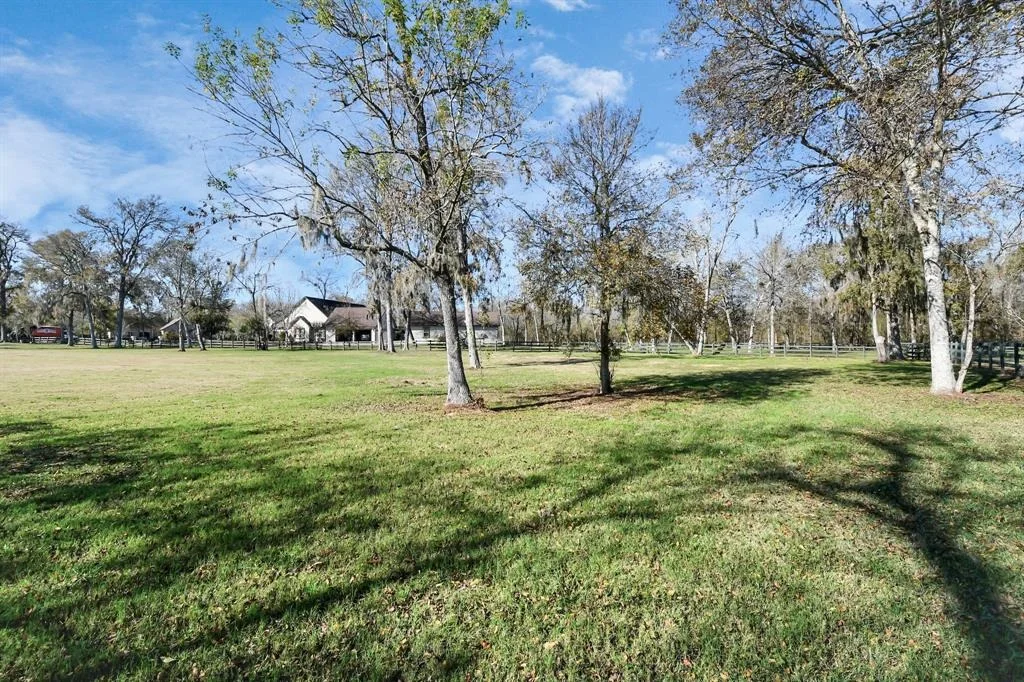 Photo of 5010 Woodside Lane
