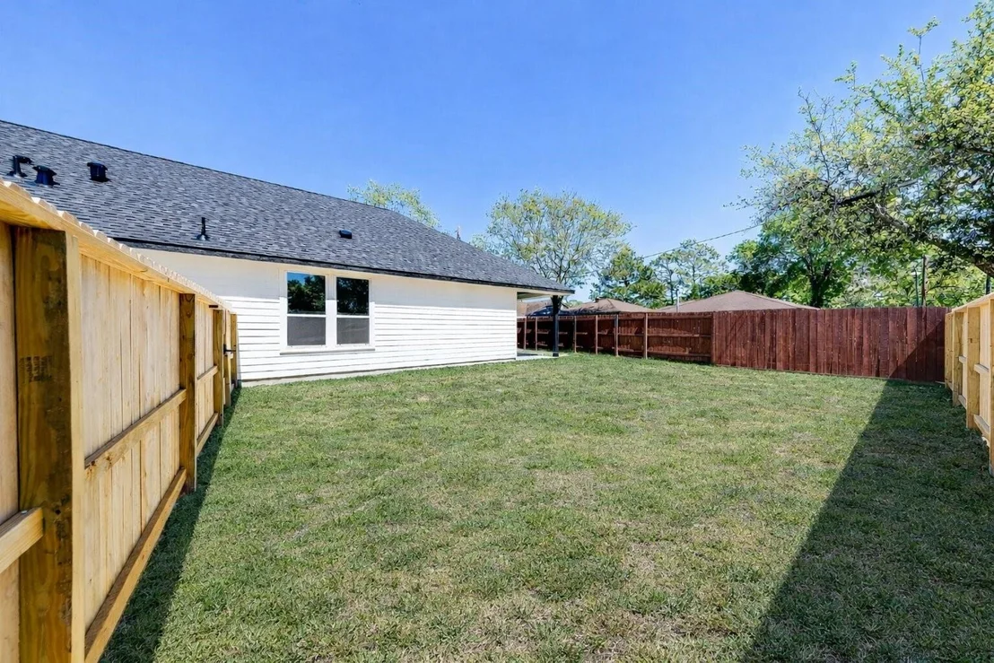 Photo of 1118 N Shepherd Drive