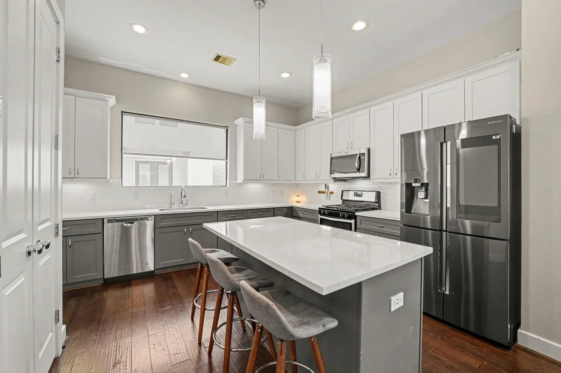 Photo of 1156 Wycliffe Drive