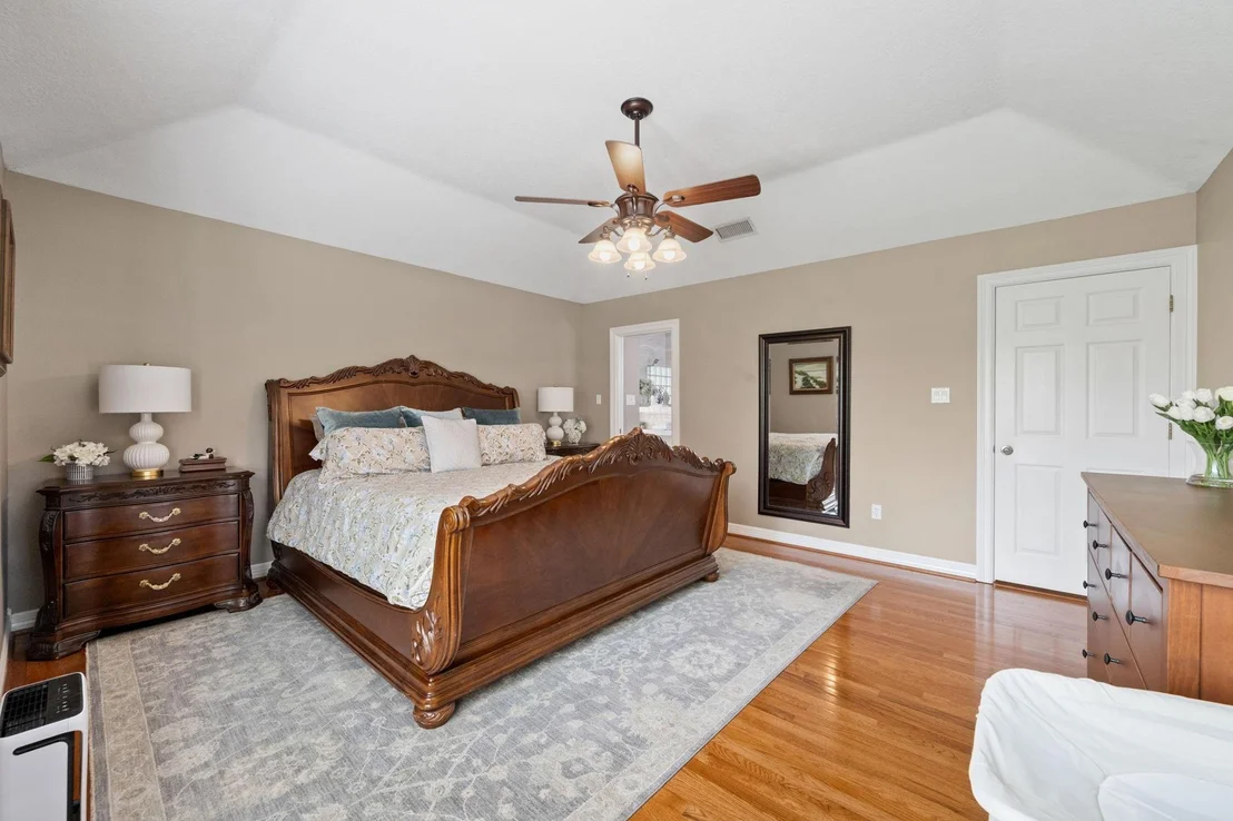 Photo of 302 River Oaks Drive