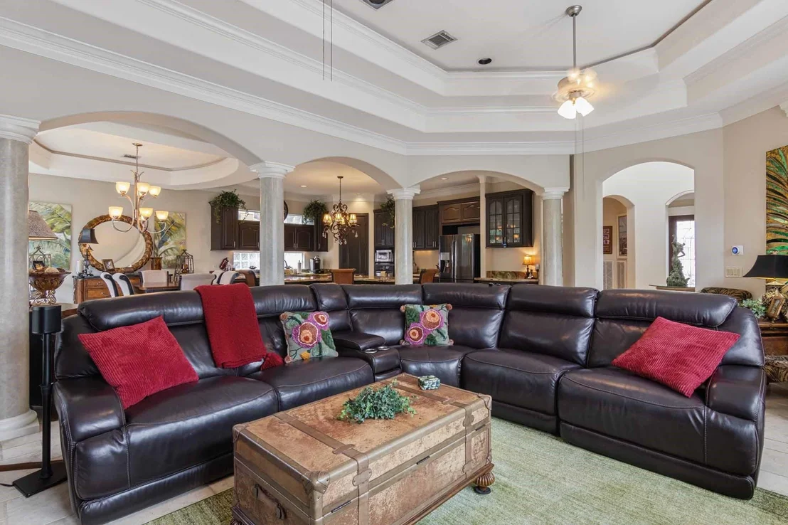 Photo of 537 Villa Drive