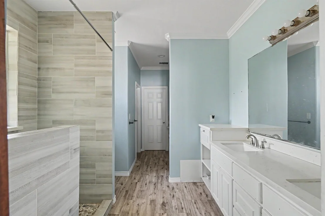 Photo of 5110 Lakeshore Drive