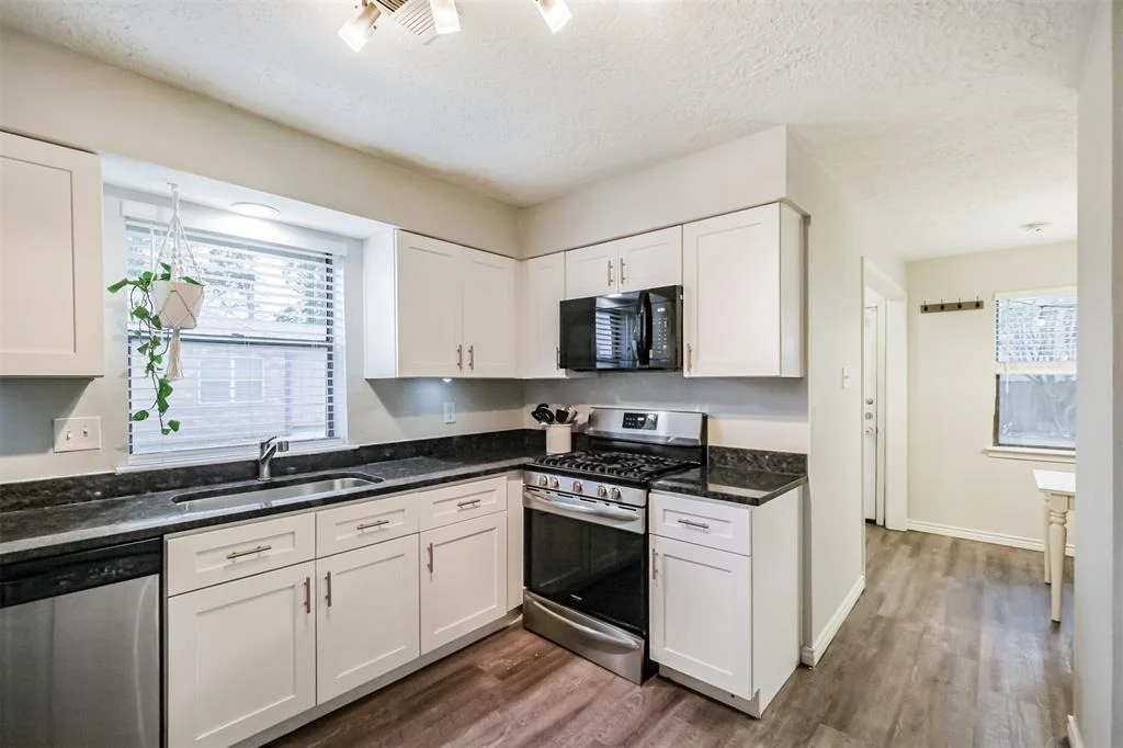 Photo of 16011 Southampton Drive