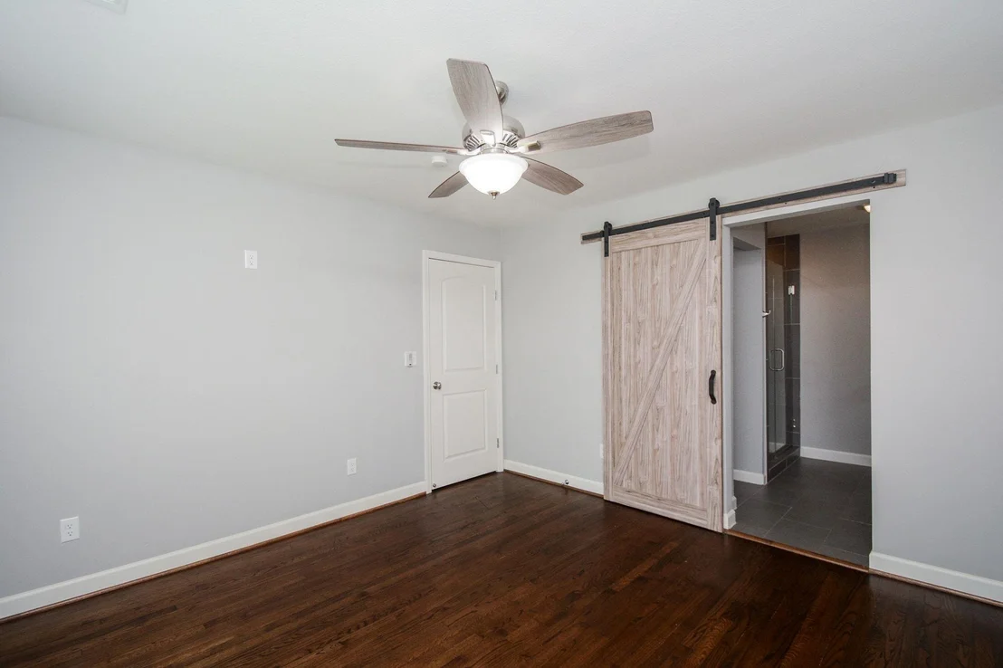 Photo of 7926 Ridgeview Drive