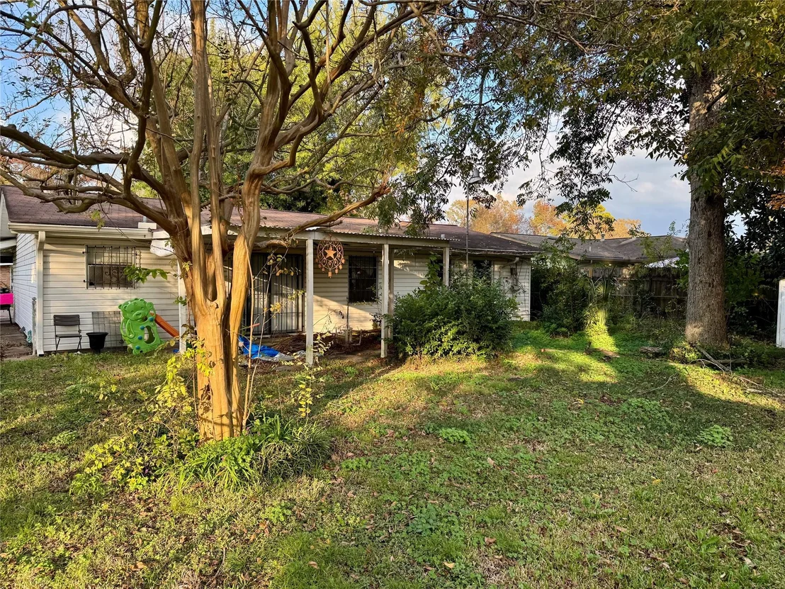 Photo of 415 Surratt Drive