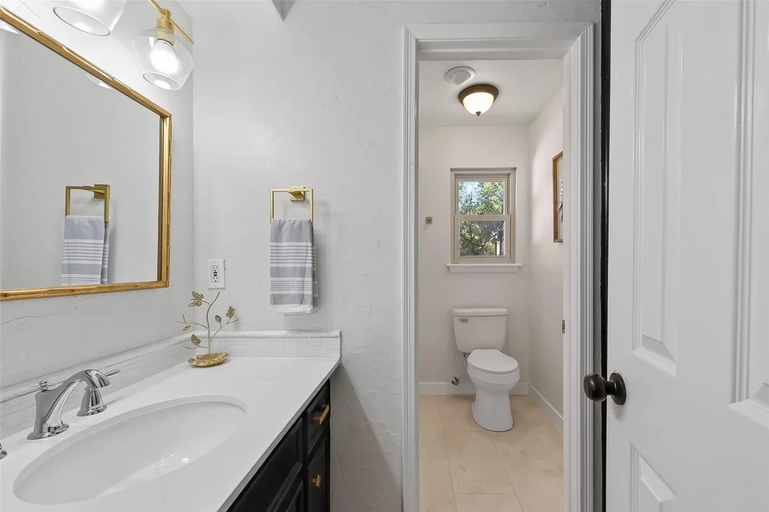 Photo of 13202 Lakecrest Drive