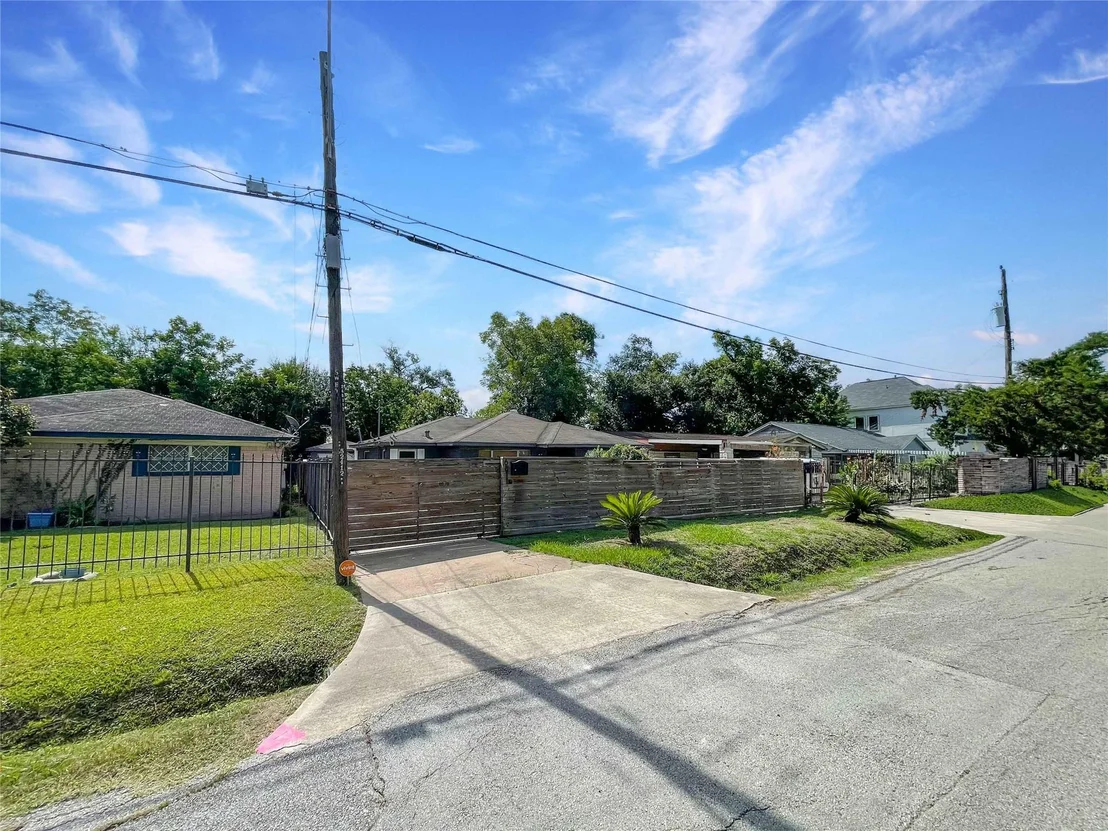 Photo of 6811 Saint Augustine Street
