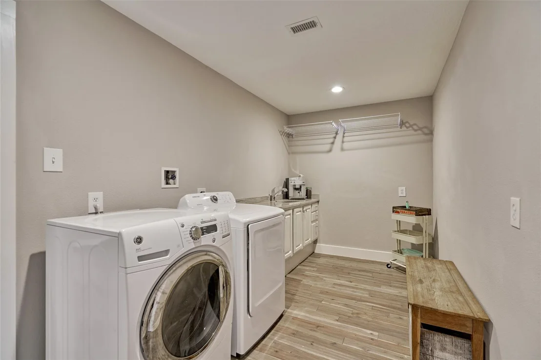 Photo of 38 E Gaslight Place
