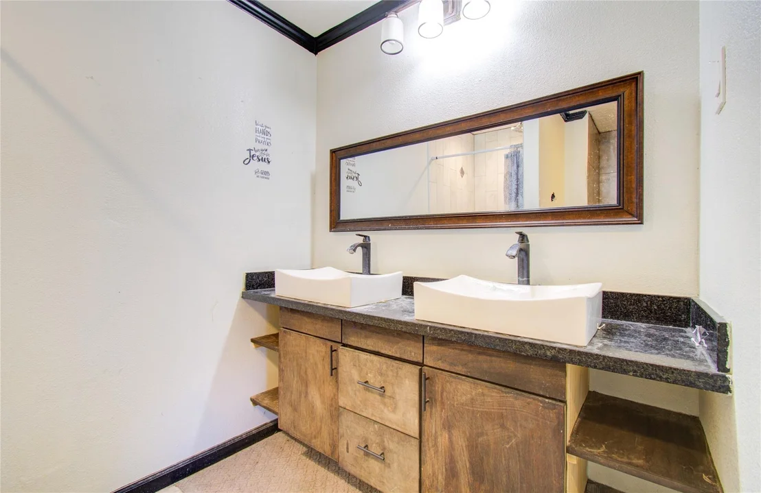 Photo of 8014 Streamside Drive