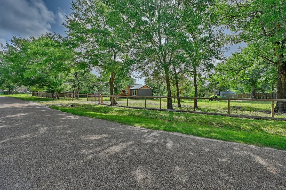 Photo of 515 Lakeview Lane