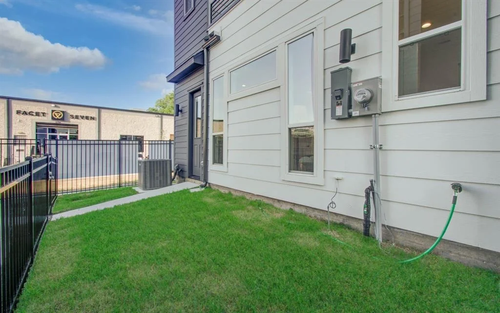 Photo of 3010 Lamar Street