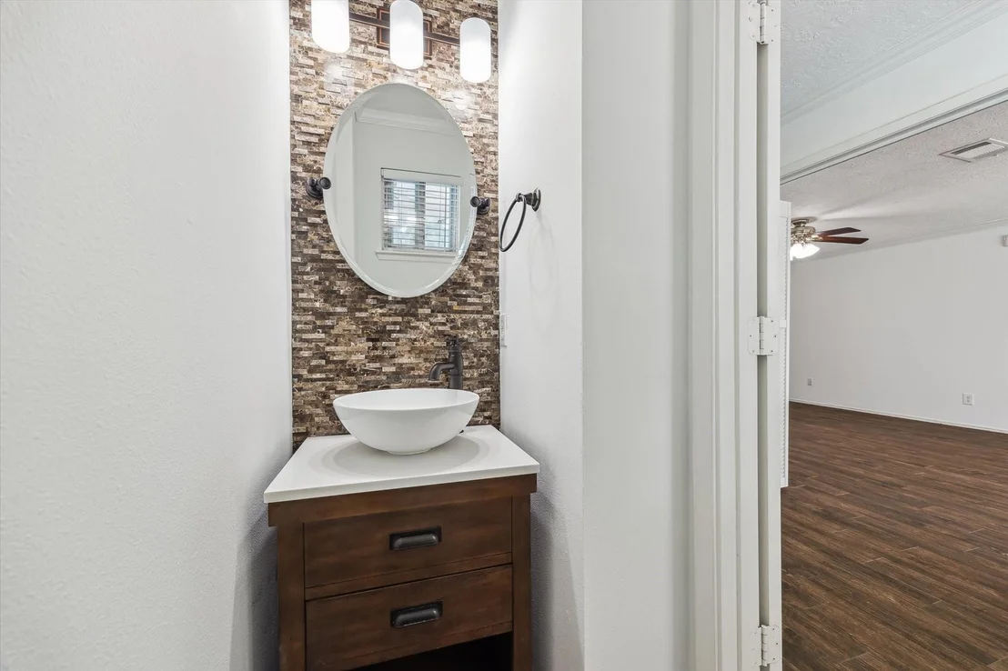 Photo of 607 Oak Harbor Drive