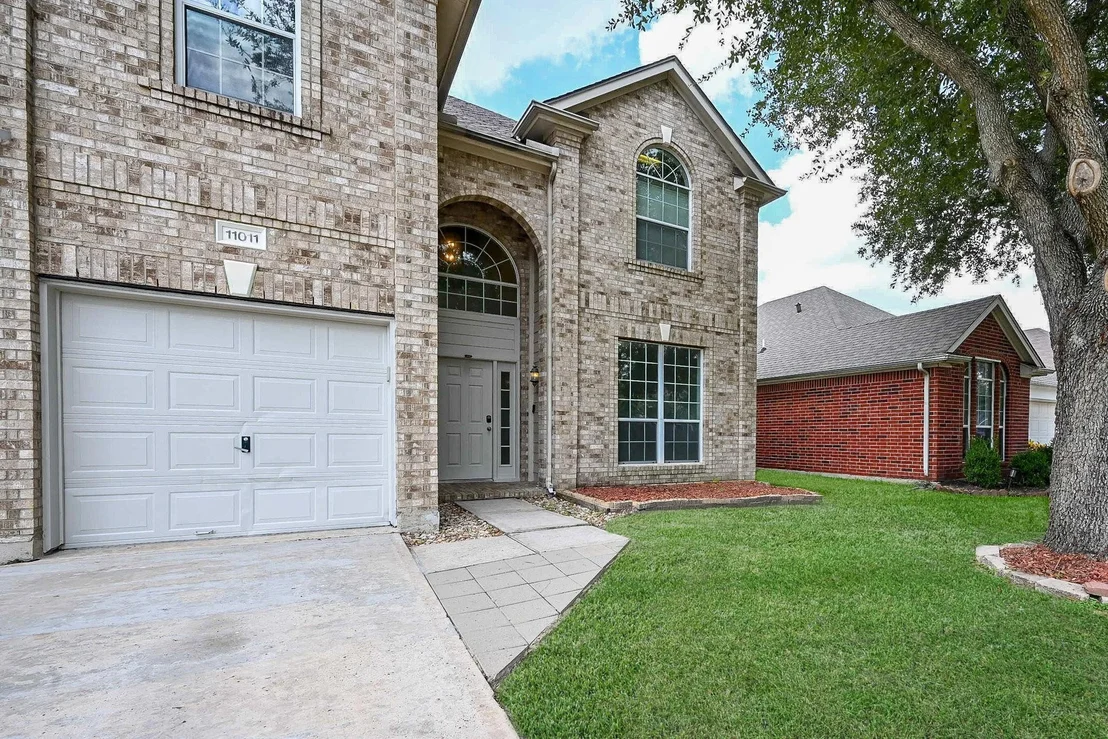 Photo of 11011 Glenora Drive