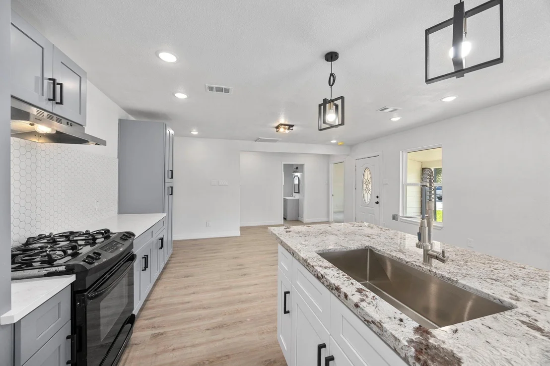 Photo of 905 Elm Avenue