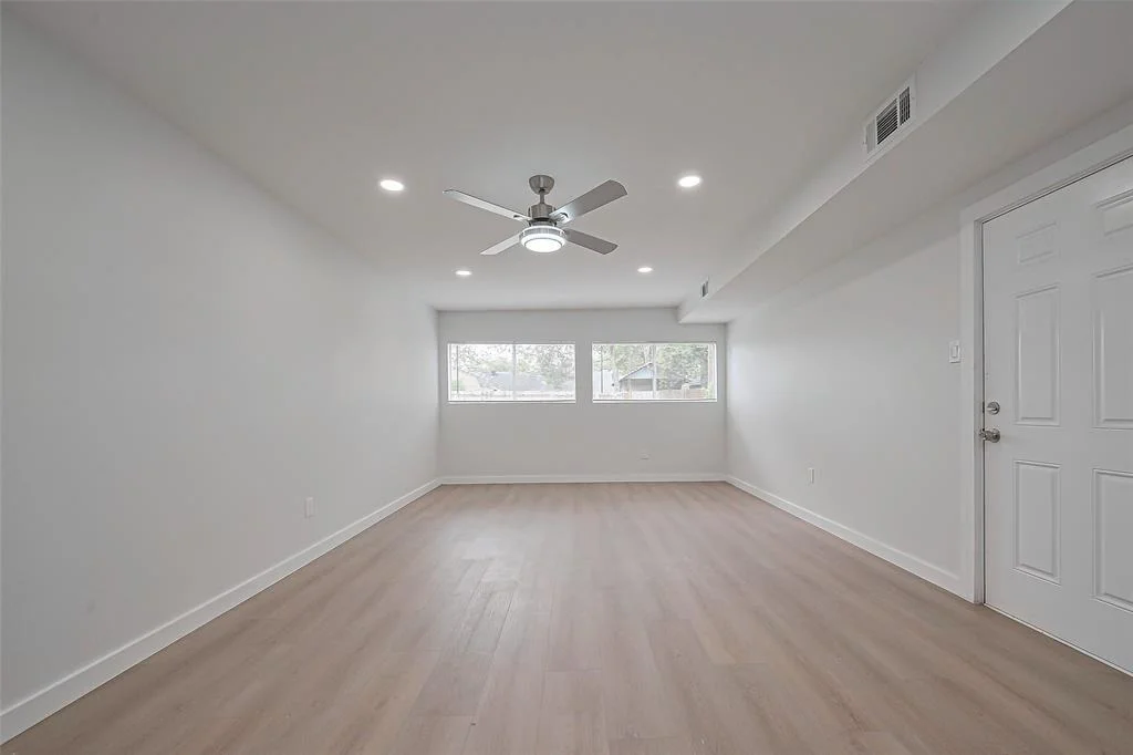 Photo of 7333 Lakehurst Drive