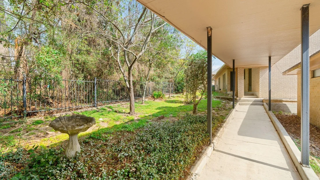 Photo of 105 Greenbriar Drive