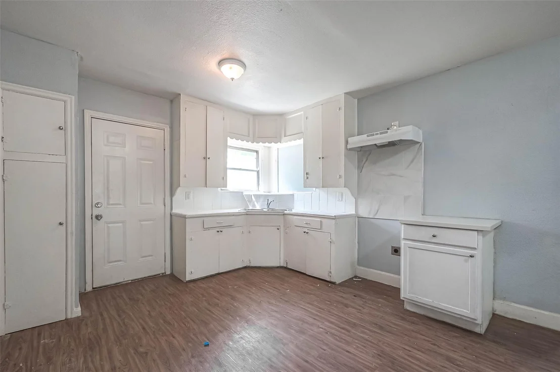 Photo of 8129 Barkley Street