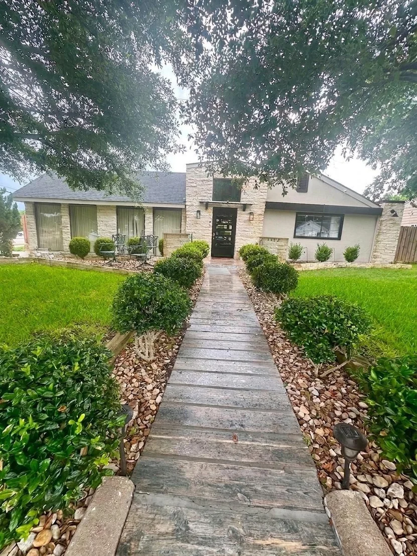 Photo of 1402 James Drive