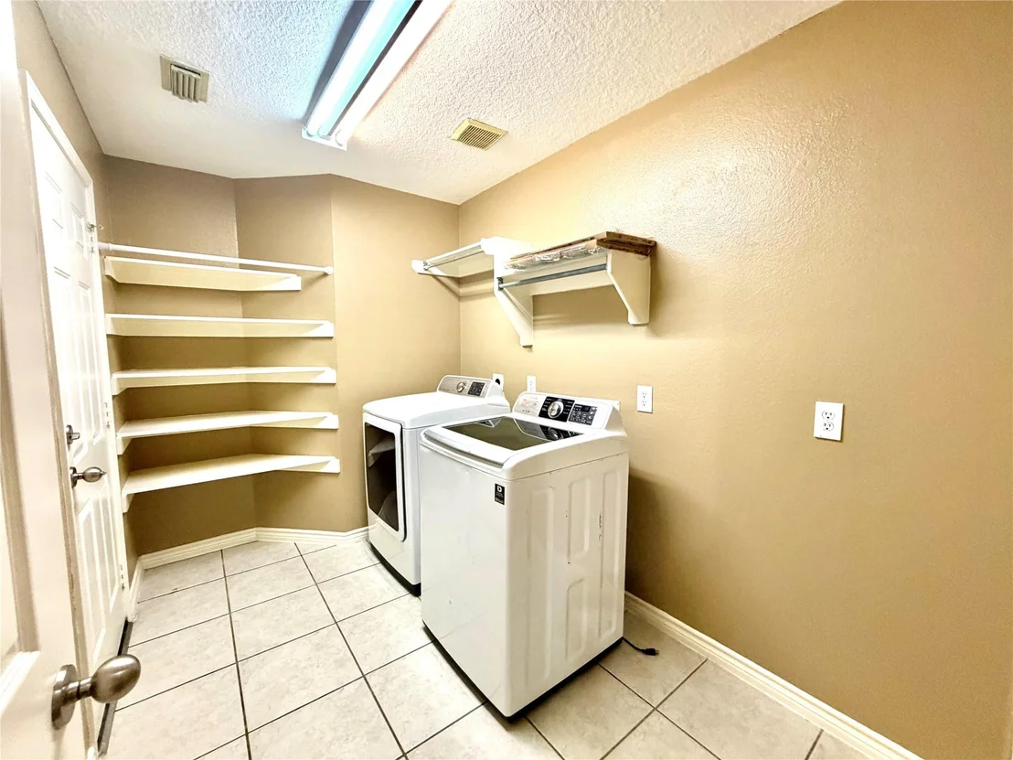 Photo of 4914 Surrey Park Circle