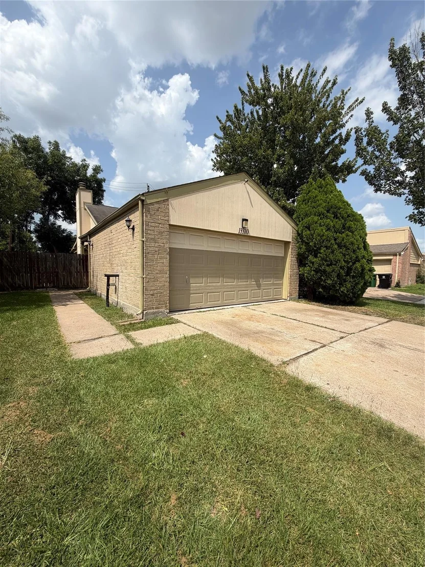 Photo of 13310 Robinglen Drive