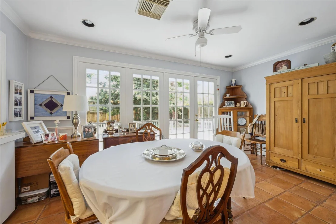 Photo of 5211 Maple Street