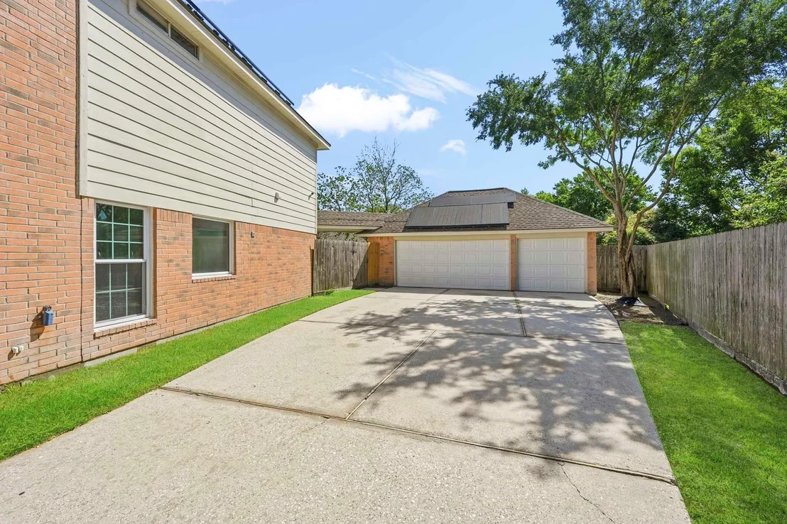Photo of 215 Crabapple Drive