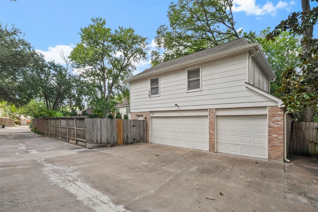 Photo of 903 Crossroads Drive