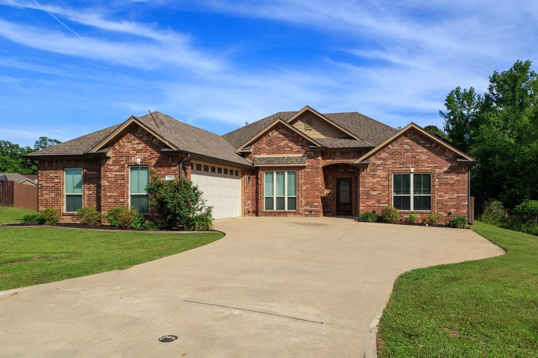 Photo of 124 Lakeway Lane