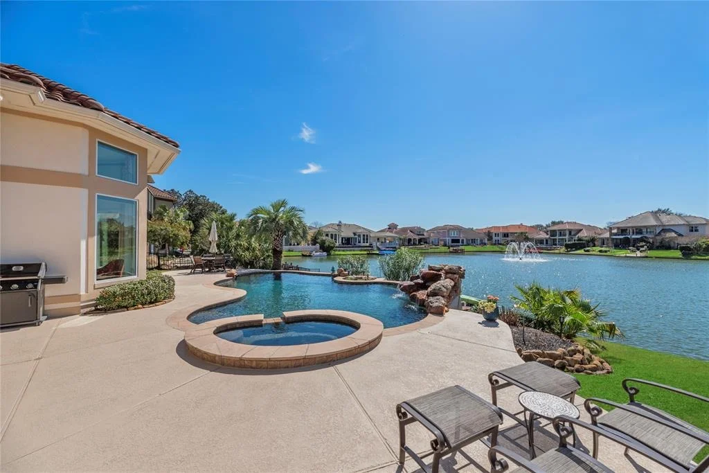 Photo of 18919 Crescent Bay Drive
