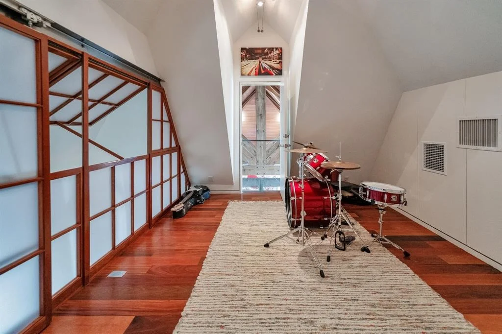 Photo of 2320 Blue Bonnet Boulevard