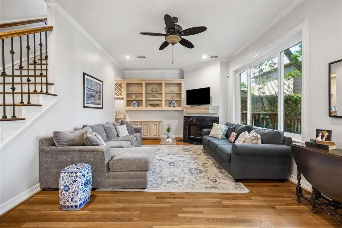 Photo of 4256 Sunset Boulevard