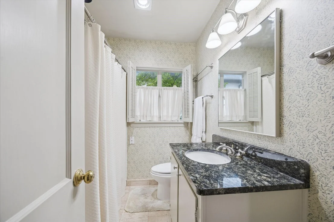 Photo of 914 S Shepherd Drive