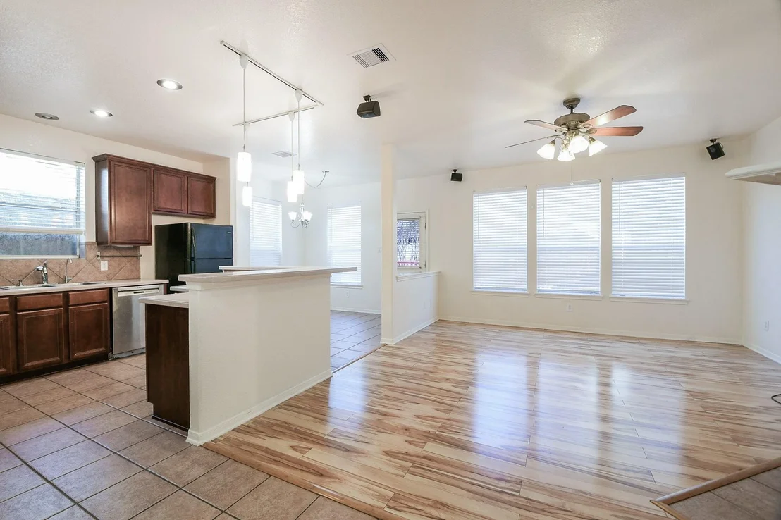 Photo of 251 N Wimberly Way