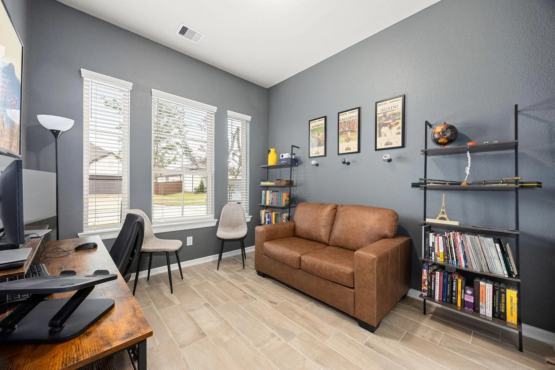 Photo of 4823 Vaughan Way